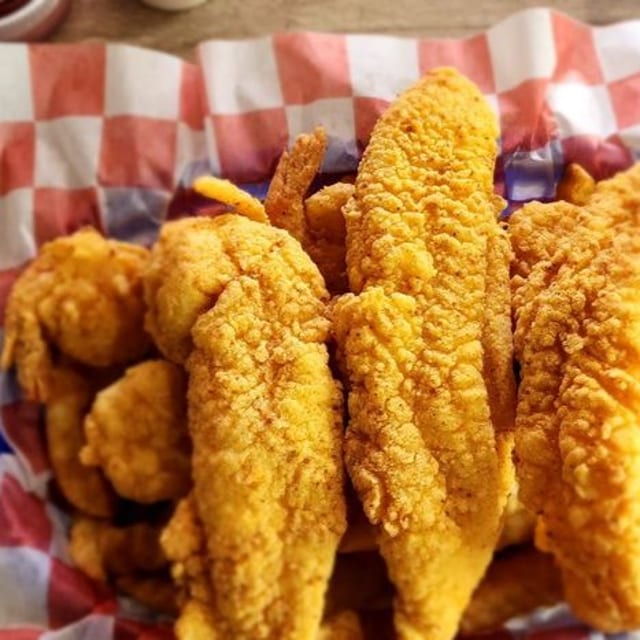 Fried Fish (3) & Shrimp (8) Combo.